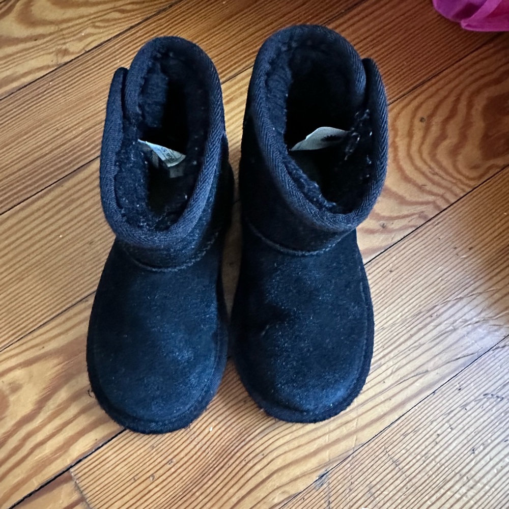 Lightly used black Uggs
